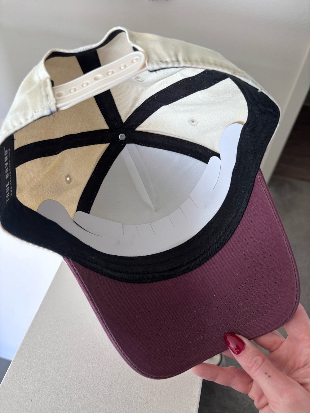 True Brvnd - Dallas Two-Tone Baseball Cap in Cream & Plum. Off white & maroon - Picture 5 of 5